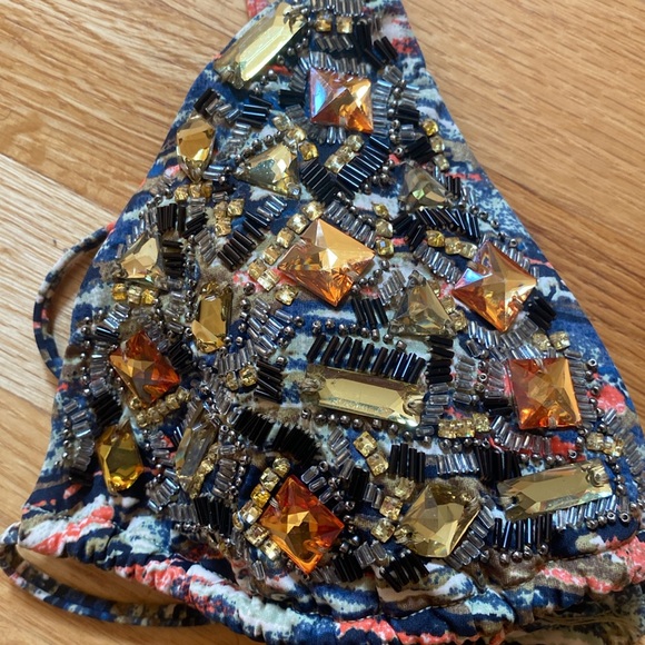 Victoria Secret jeweled triangle bikini to. Size large. - Picture 5 of 5